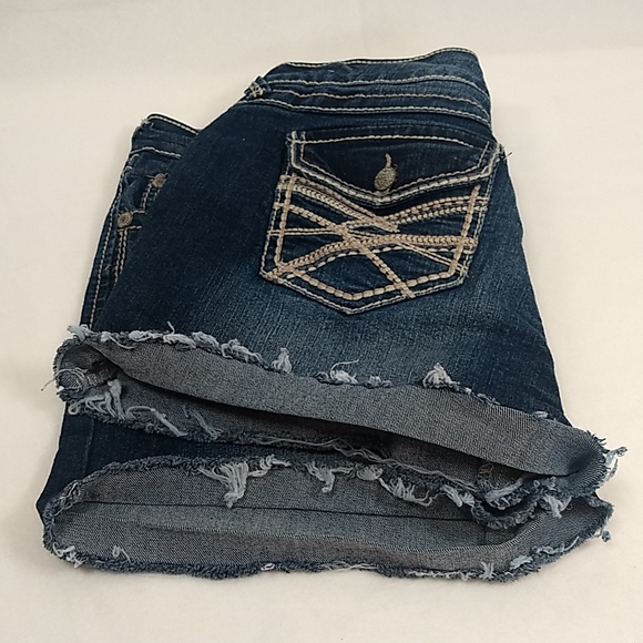 Reign roll cuff shorts Size 13 Curvy, Junior (36") - Picture 15 of 15